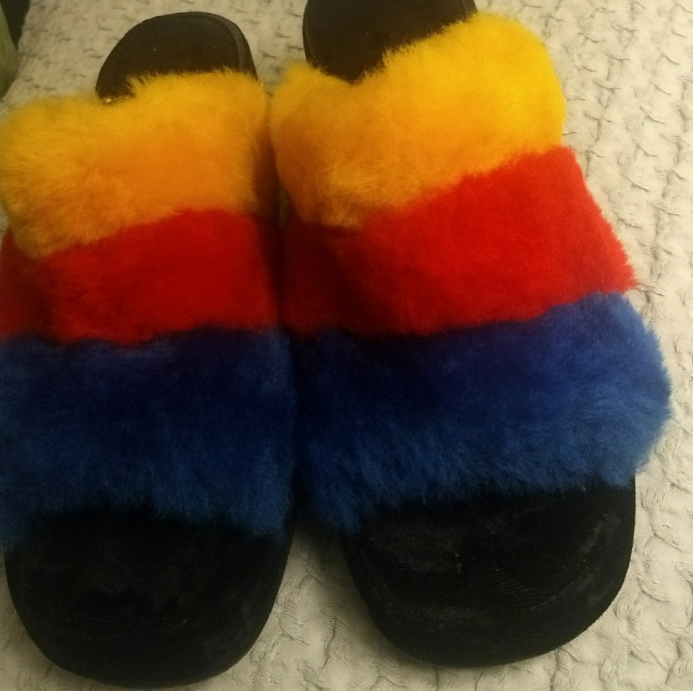 Oomphies vintage faux fur slippers size 6M  Rare